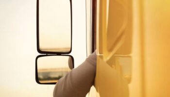 The Perfect View Understanding the Importance of Mirror Type and Placement for Your Truck