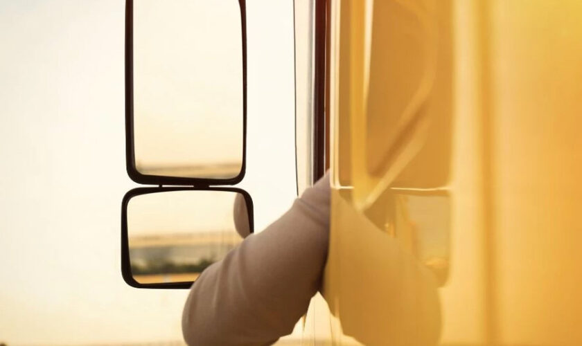 The Perfect View Understanding the Importance of Mirror Type and Placement for Your Truck