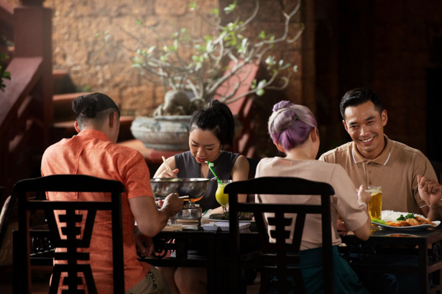 7 Daily Food Options Apartment Residents Use Around Lau Pa Sat