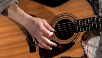 A Comprehensive Guide to Finding the Best Acoustic Guitar Course in Singapore