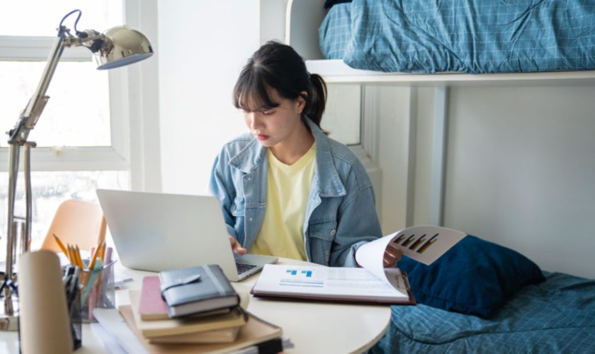 How Online Tuition Chemistry Helps Students Learn More Flexibly